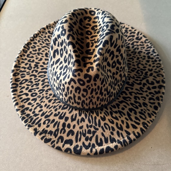 Stylish Leopard Print Fedora Hat - Wide Brim with Thin Black Leather - Picture 1 of 8